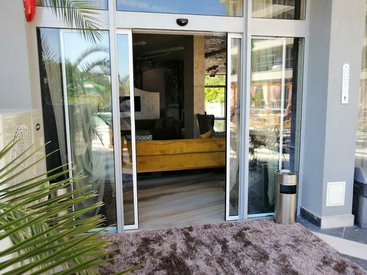 Allure Beach Resort Aparthotel プリモルスコ